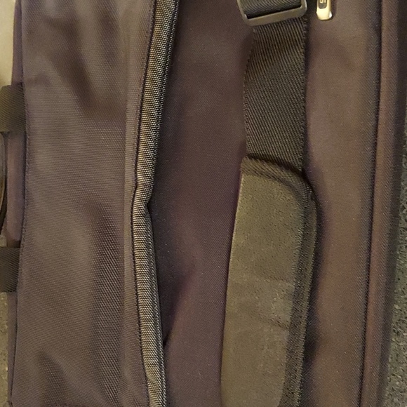 SOLO computer laptop carry case 16" x 12" black like new never used - Picture 4 of 11